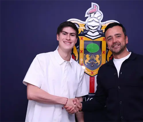 Hormiga González renueva con Chivas (Chivas X) Hormiga González renueva con Chivas (Chivas X)